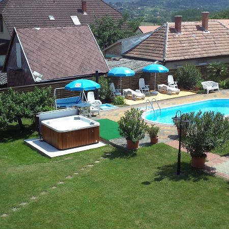 Holp Panzio Hotell Balatonföldvár Exteriör bild