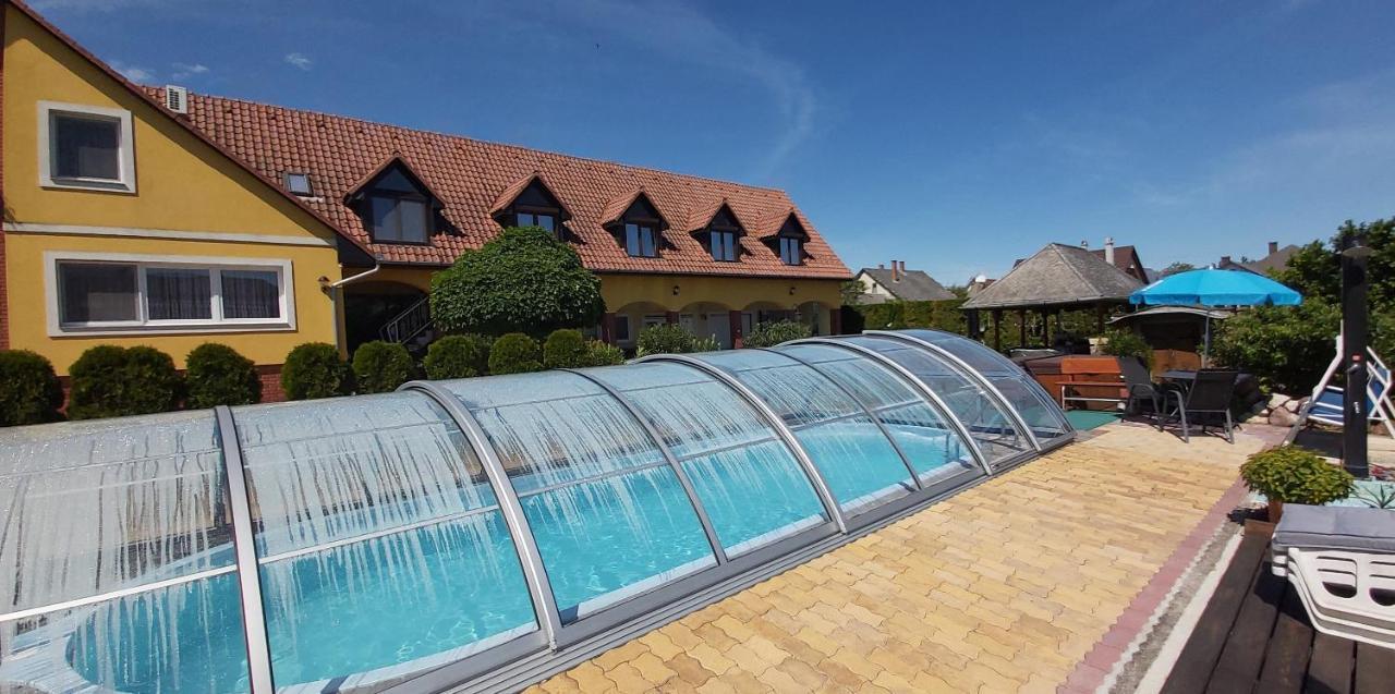 Holp Panzio Hotell Balatonföldvár Exteriör bild