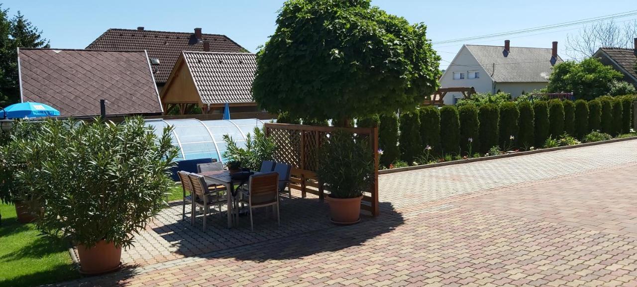 Holp Panzio Hotell Balatonföldvár Exteriör bild
