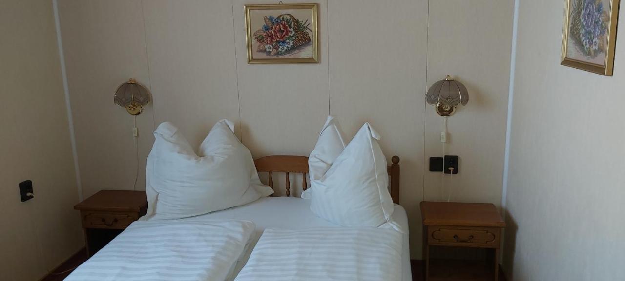 Holp Panzio Hotell Balatonföldvár Exteriör bild