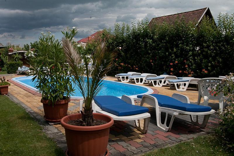 Holp Panzio Hotell Balatonföldvár Exteriör bild