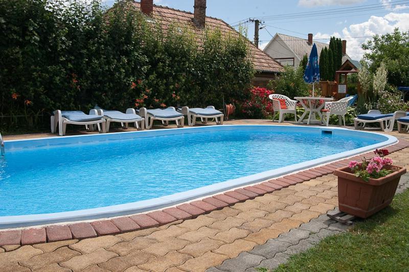 Holp Panzio Hotell Balatonföldvár Exteriör bild
