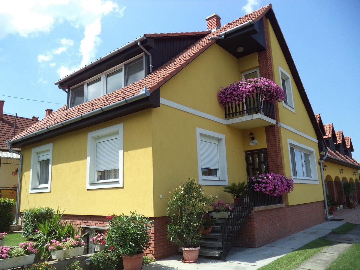 Holp Panzio Hotell Balatonföldvár Exteriör bild
