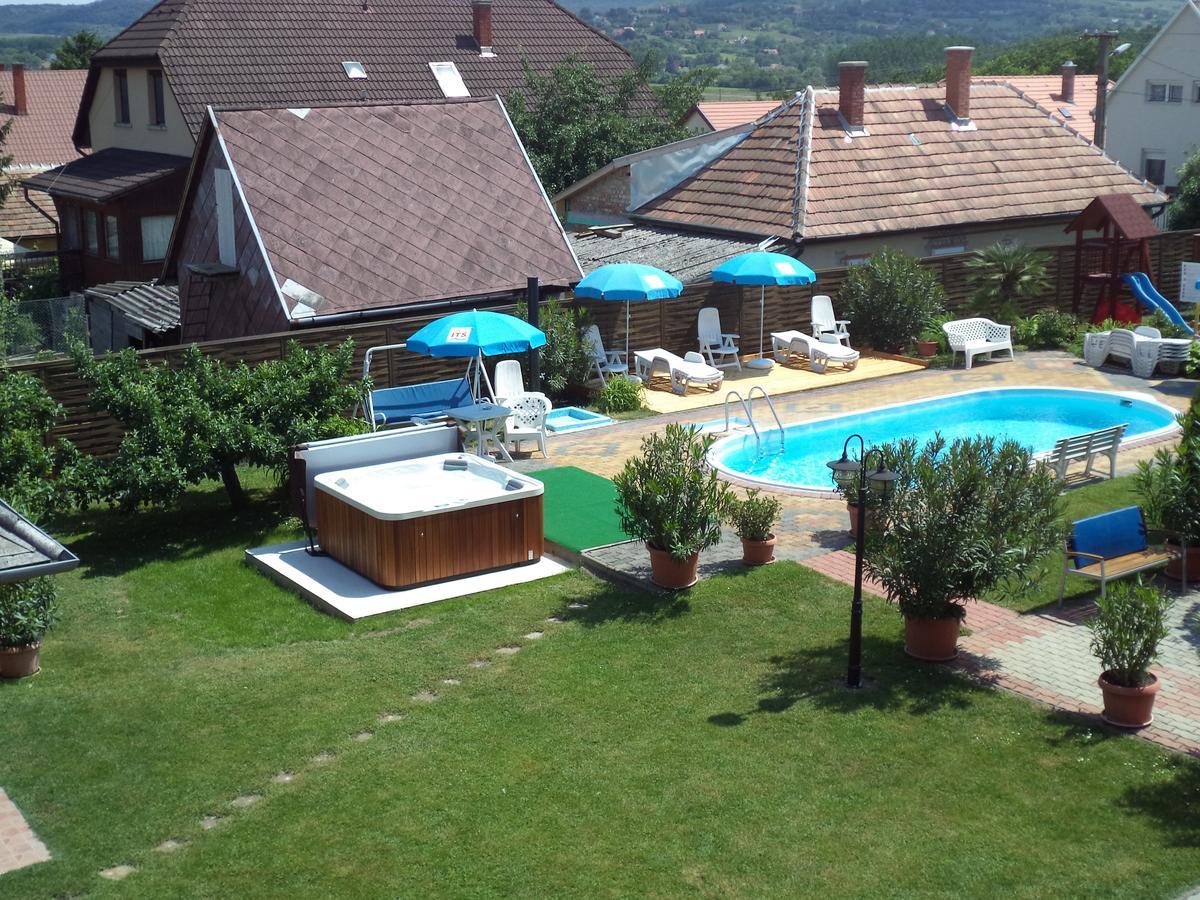 Holp Panzio Hotell Balatonföldvár Exteriör bild