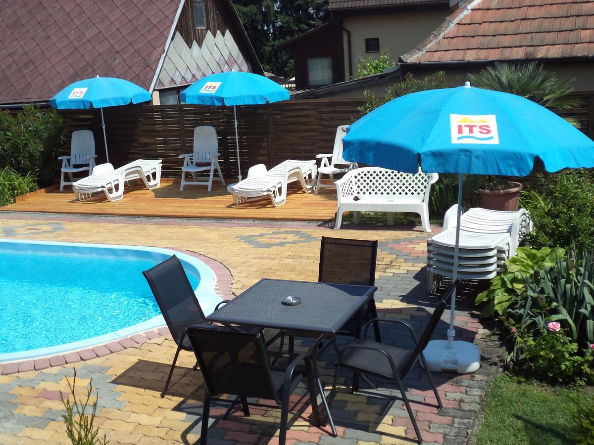 Holp Panzio Hotell Balatonföldvár Exteriör bild