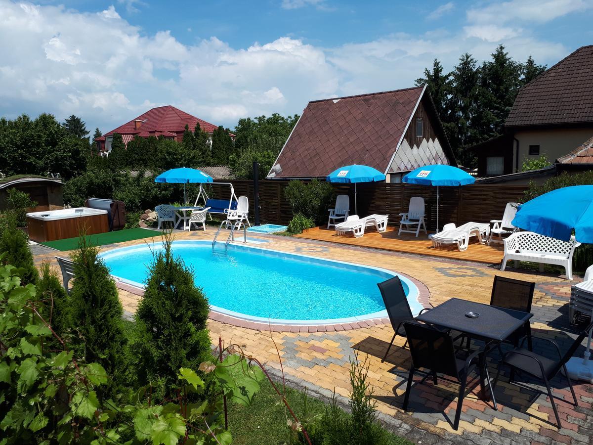 Holp Panzio Hotell Balatonföldvár Exteriör bild