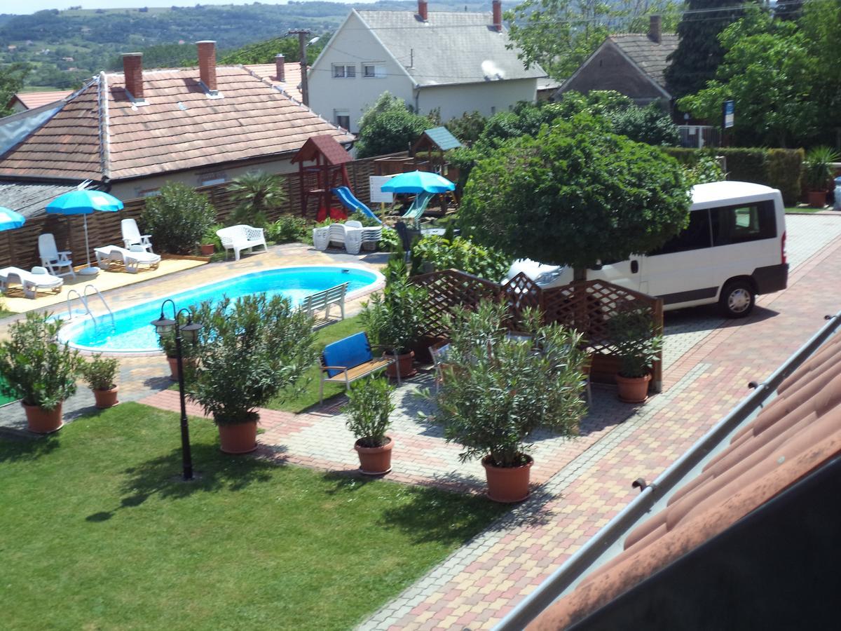 Holp Panzio Hotell Balatonföldvár Exteriör bild